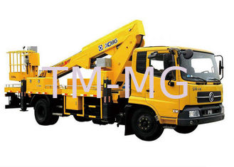 Reaching Up And Over Machinery Boom Lift Truck 3 Persons loading
